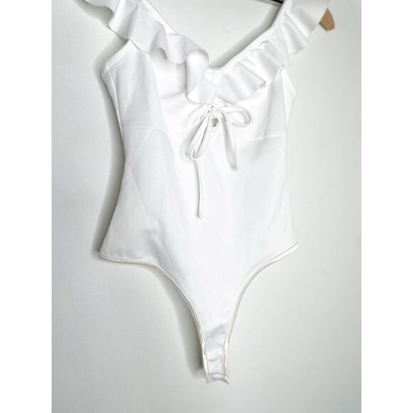 ASTR the Label Peggy White Ruffle Bodysuit Small Balletcore V Neck Open Back - Picture 5 of 11